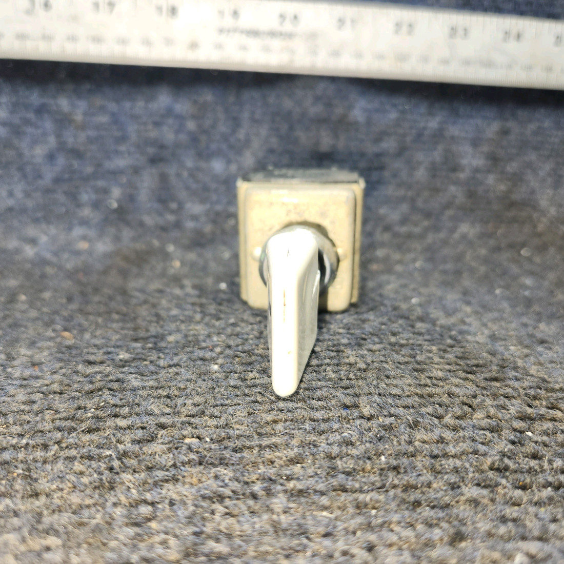 Used aircraft parts for sale, 7672K5 Eaton Cessna 182G Flap Toggle Swith