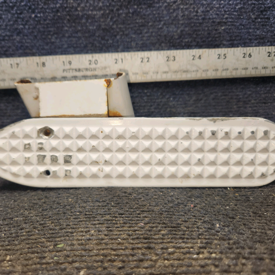 Used aircraft parts for sale, 0541154-1 cessna 150G Main Landing Gear Step – RH with Bracket