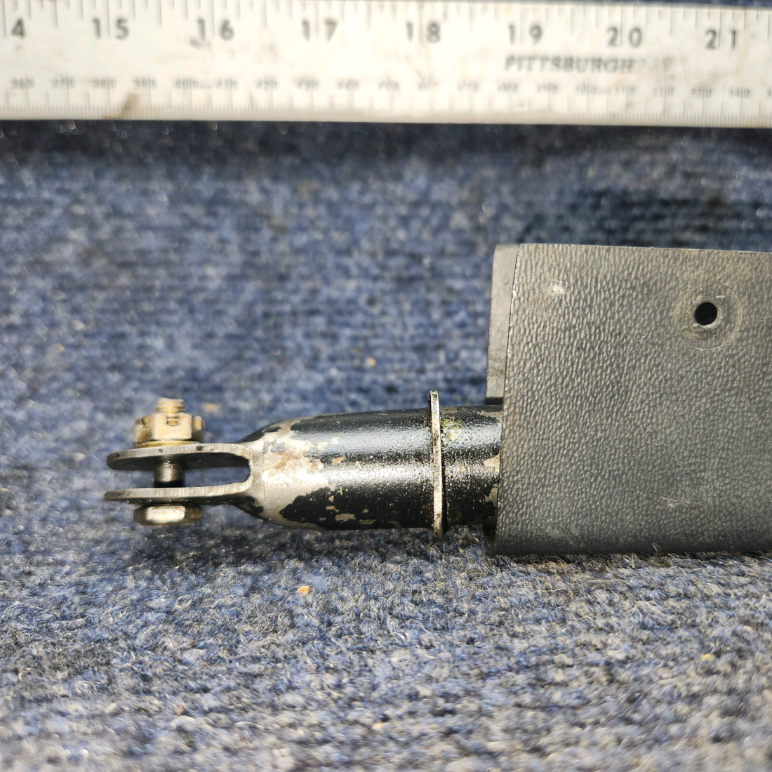 Used aircraft parts for sale, 62829-000 PIPER PA28-140 Rudder Trim Shaft Assy