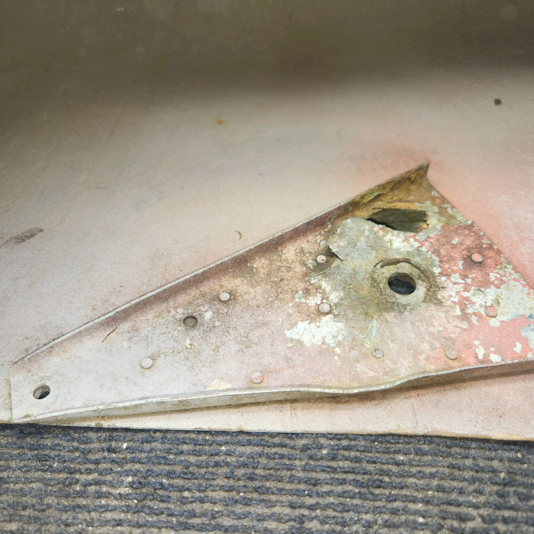 Used aircraft parts for sale, 0541185-5 Cessna 172F Wheel Pant Fairing (Pant) LH