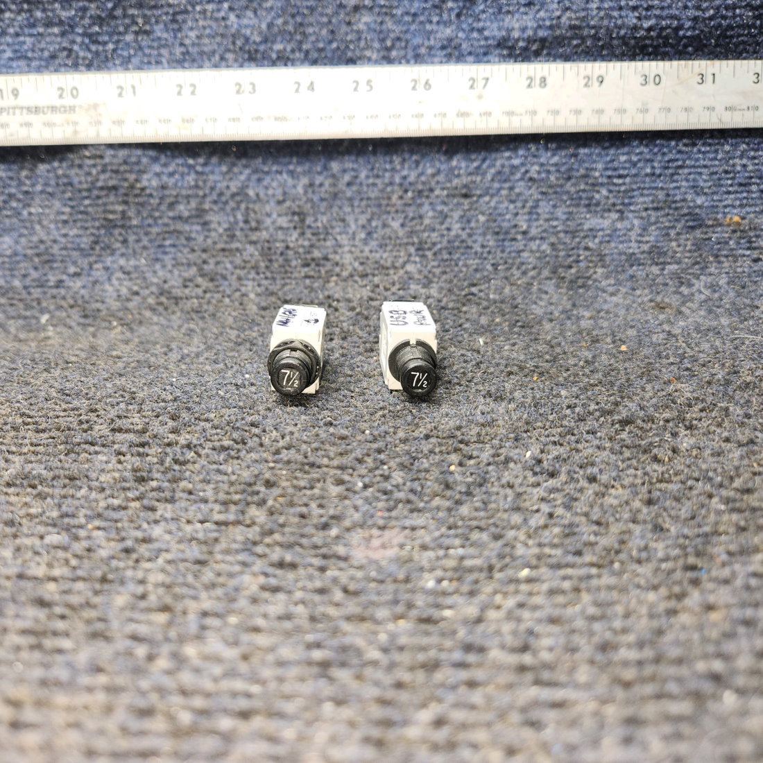 Used aircraft parts for sale, 7277-2-7.5 klixon 7274-2 PIPER PA-24-250 Circuit Breaker 7.5 AMP - Price for Each