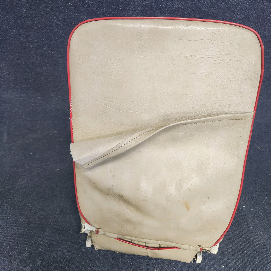 Used aircraft parts for sale, 0400118-90 Cessna C-150J CO PILOT RIGHT SEAT ASSEMBLY CORE