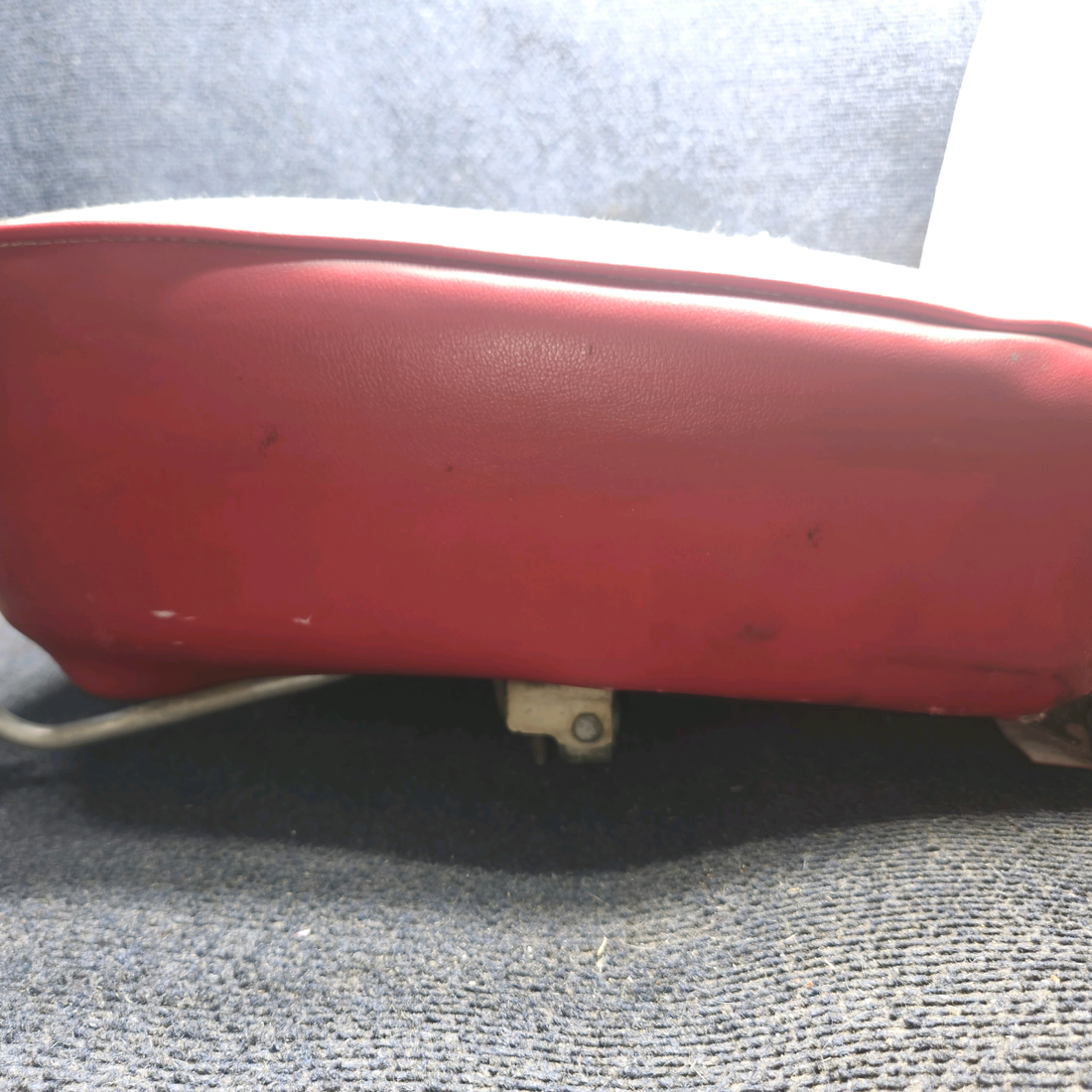 Used aircraft parts for sale, 0400118-65 cessna 150G Seat – LH (Pilot)