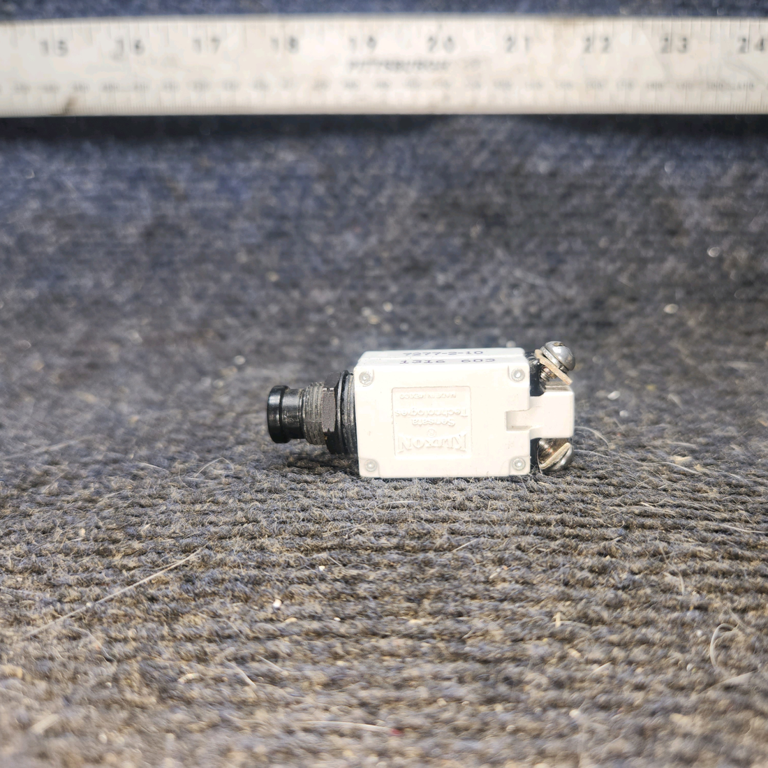 Used aircraft parts for sale, 7277-2-10 Klixon cessna 172k Circuit Breaker – 10 Amp