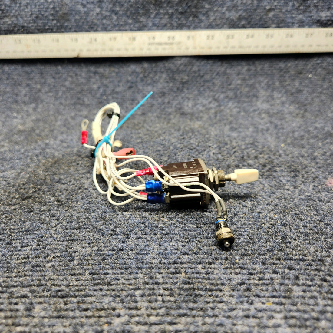 Used aircraft parts for sale, 8906K3149 MOONEY M20J FLAP SWITCH W/ LIGHT