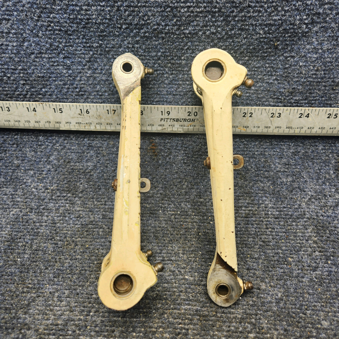 Used aircraft parts for sale, 45-815011-8 Beechcraft F33A MAIN GEAR UPPER TORQUE KNEE PRICE PER EACH