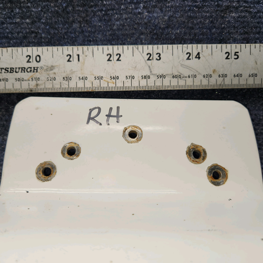 Used aircraft parts for sale, 0413399-2 Cessna C-150J Fuselage Step Mount – R.H