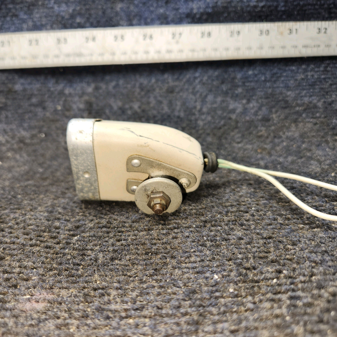 Used aircraft parts for sale, 1470089-14 Cessna 172F Map Light Assembly