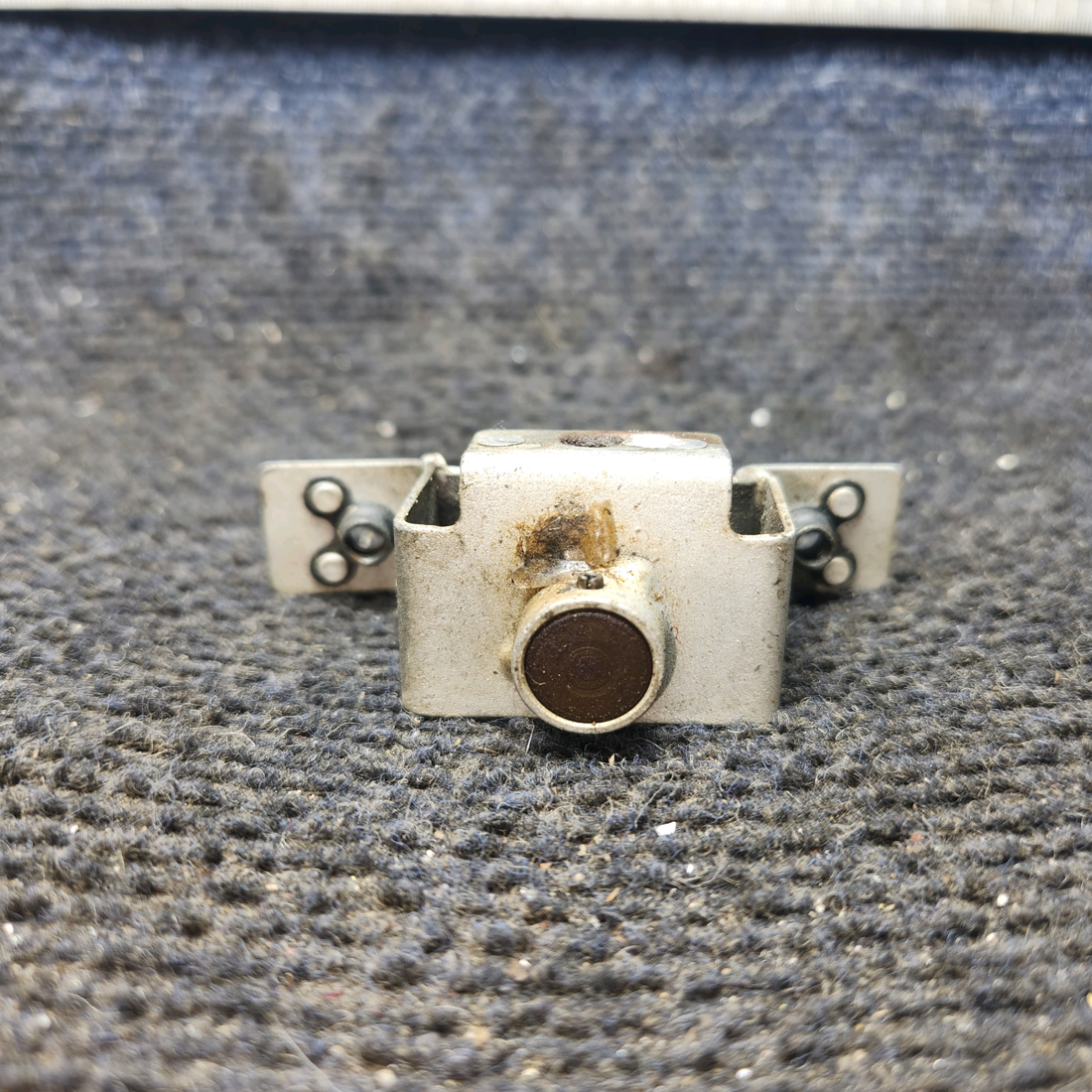 Used aircraft parts for sale, 0412066-1 cessna 150G Cabin Door Rotary Clutch Assembly