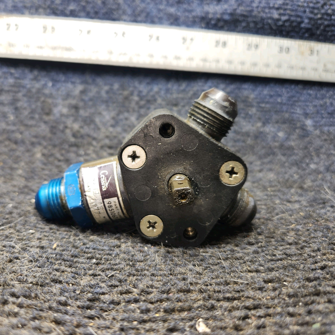 Used aircraft parts for sale, 9851067-4 cessna 172N Fuel Selector Valve