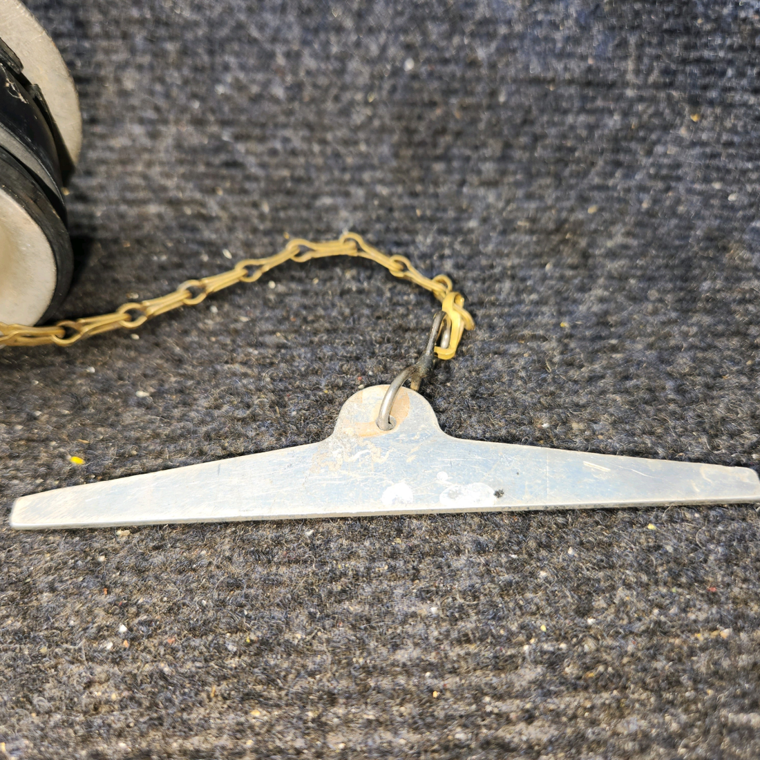 Used aircraft parts for sale, 55669 Moeller BEECHCRAFT F35 Fuel Cap