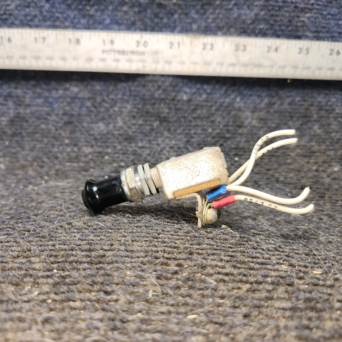 Used aircraft parts for sale, 0713026-4 cessna 172k Navigation Switch Knob Assembly