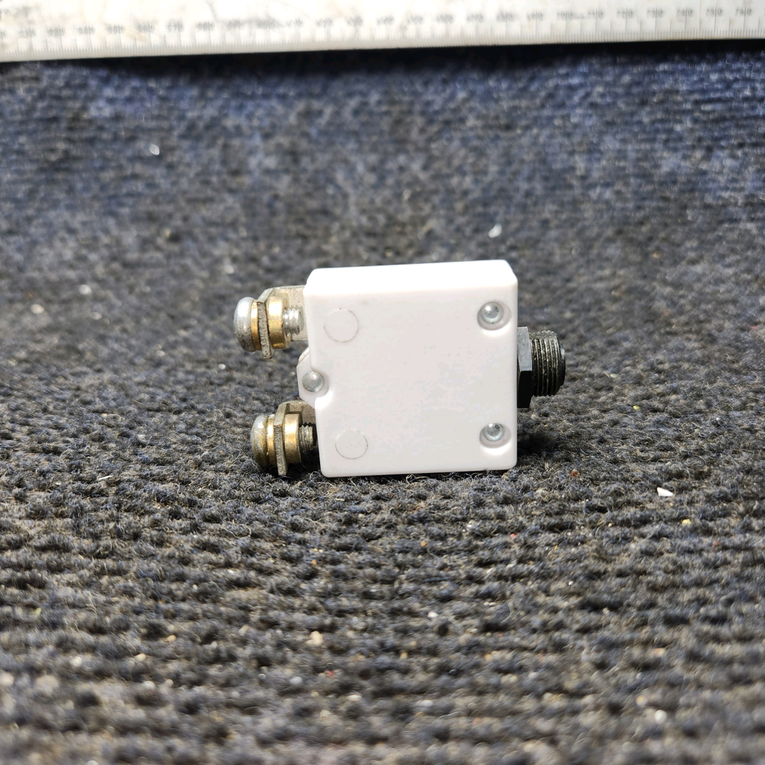 Used aircraft parts for sale, 1648-003-060 Mechanical Products Cessna 182G Push Breaker (Amps: 60)