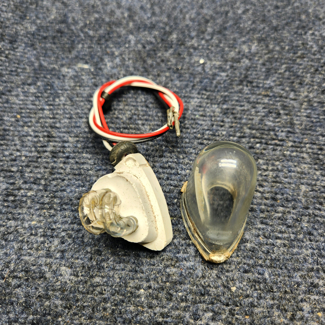 Used aircraft parts for sale, A427 WHELEN Beechcraft C23 SUNDOWNER STROBE LIGHT -LENT