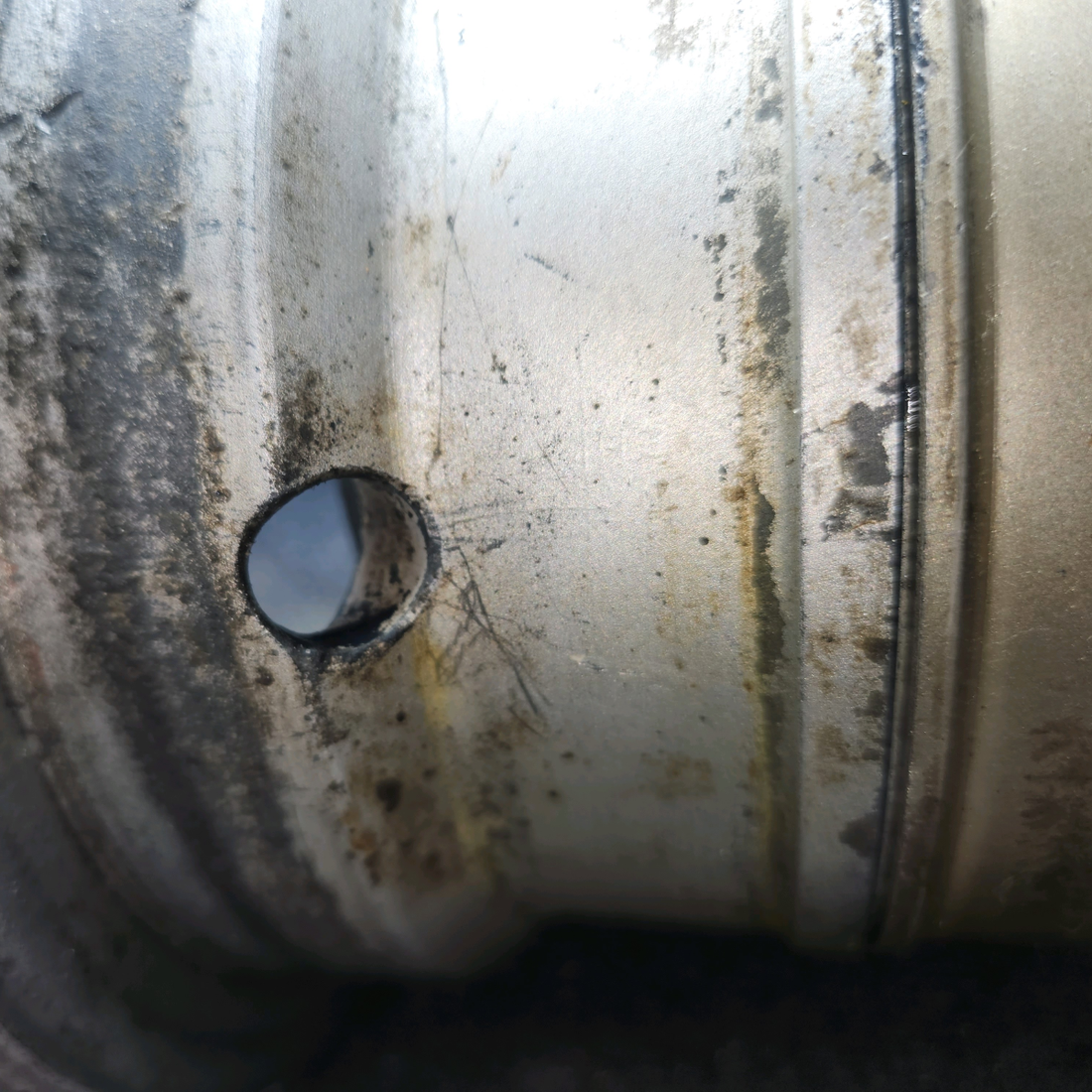 Used aircraft parts for sale, C163001-0103 Cessna 182G Main Gear Wheel