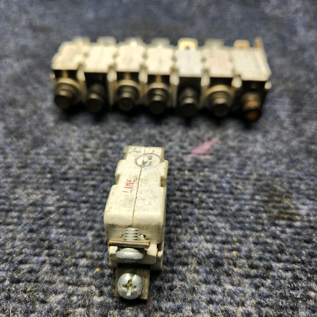 Used aircraft parts for sale, MS25244-7 Mechanical Products CIRCUIT BREAKER 7 AMP - PRICE PER EACH