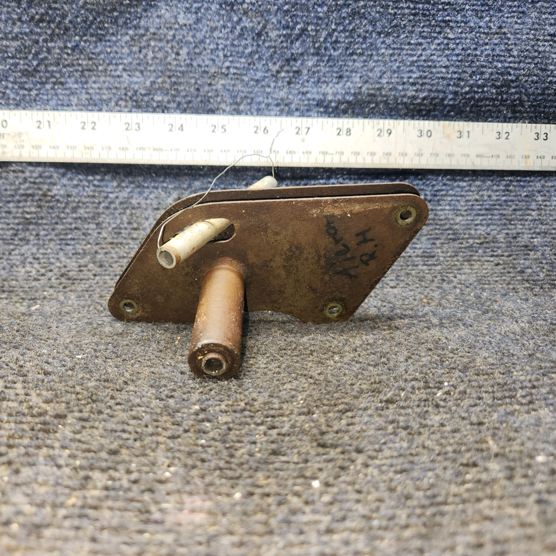 Used aircraft parts for sale, 0523223-1 Cessna 172F Aileron Bellcrank Assembly - RH