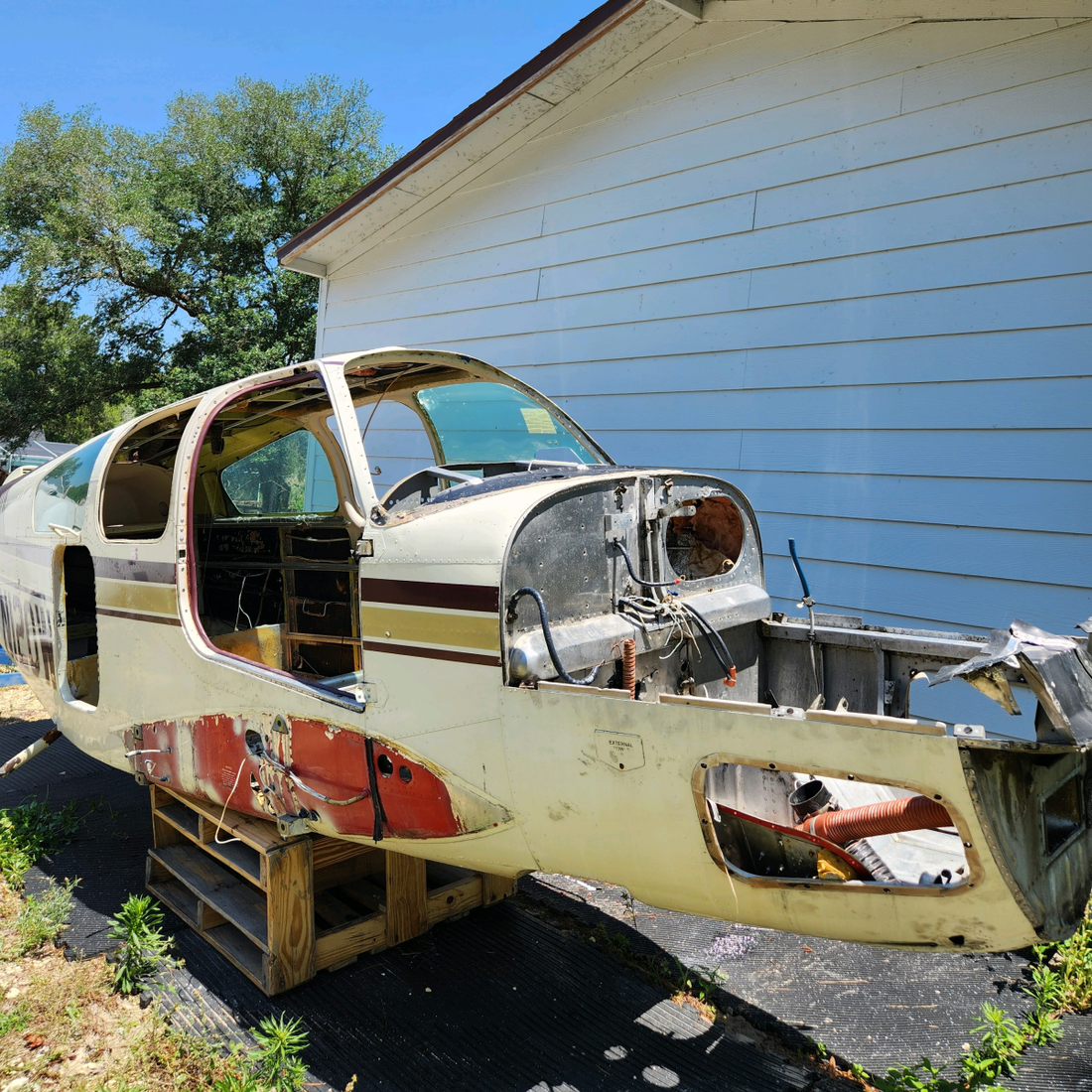 Used aircraft parts for sale, BONANZA F35 S/N D4260 BEECHCRAFT F35 FUSELAGE BELY LANDING- -OR IS SOLD IN PARTS.