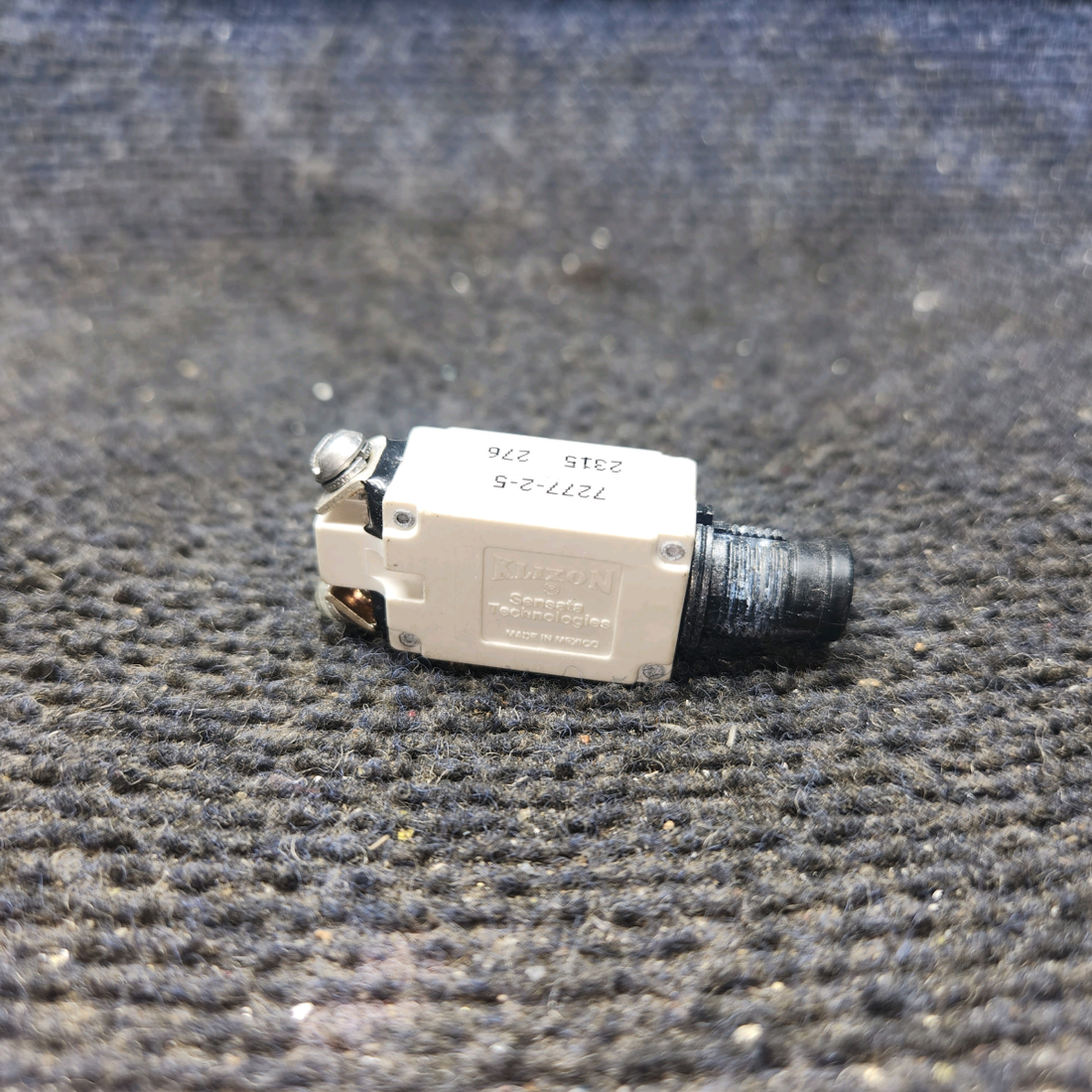 Used aircraft parts for sale, 7277-2-5 Klixon 7277 cessna 150G Push-Pull Circuit Breaker - 5 Amps