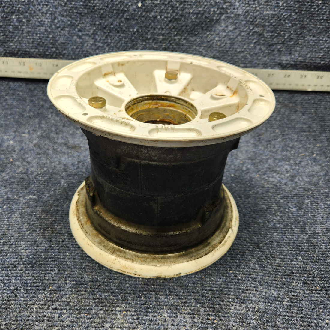 Used aircraft parts for sale, C30612 McCauley PIPER PA28-140 6.00X6 WHEEL ASSEMBLY