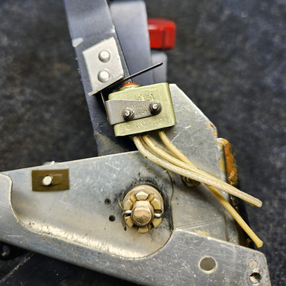 Used aircraft parts for sale, 38091-000 Piper PA32RT-300 ENGINE CONTROL QUADRANT ASSEMBLY