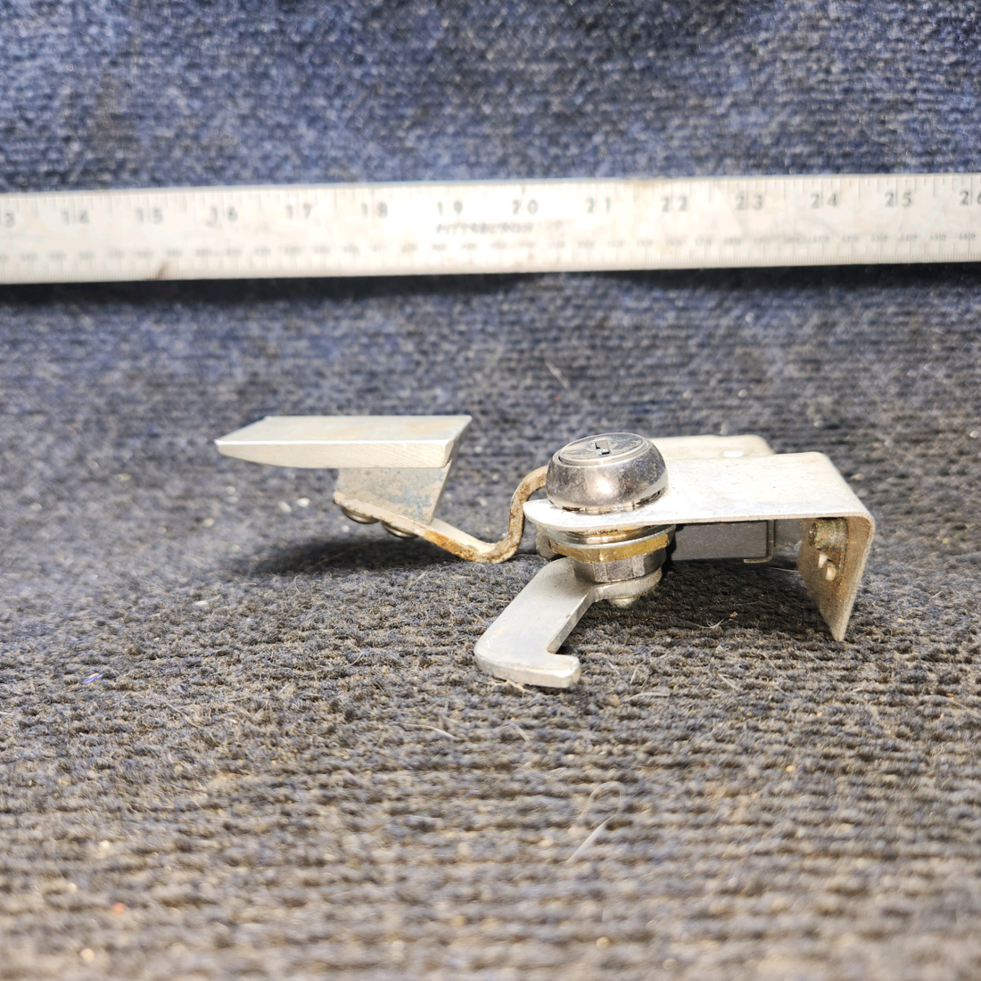 Used aircraft parts for sale, S1359-8 cessna 172N Baggage Door Latch