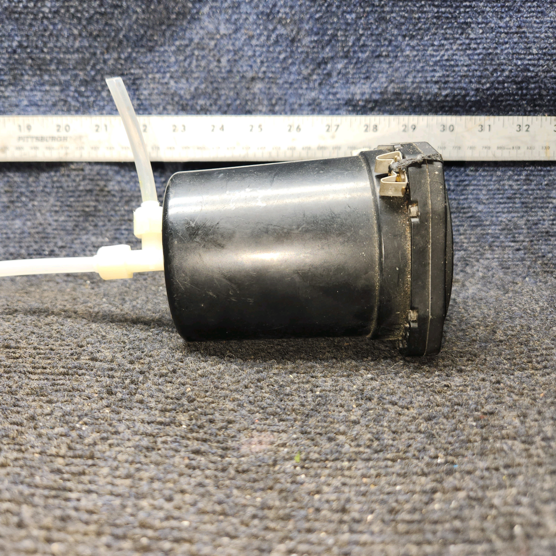 Used aircraft parts for sale, 7000 United Instruments 7000 Cessna 172E Type I Vertical Speed Indicator (Code: C.26)