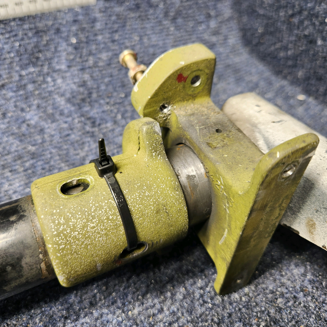 Used aircraft parts for sale, 62705-000 PIPER PA28-161 Warrior III FLAP TORQUE TUBE WITH LH, RH FITTINGS AND TUBE ENDS