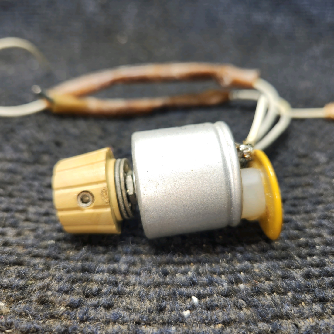 Used aircraft parts for sale, 0713247-200 Cessna 172E Rheostat Assembly