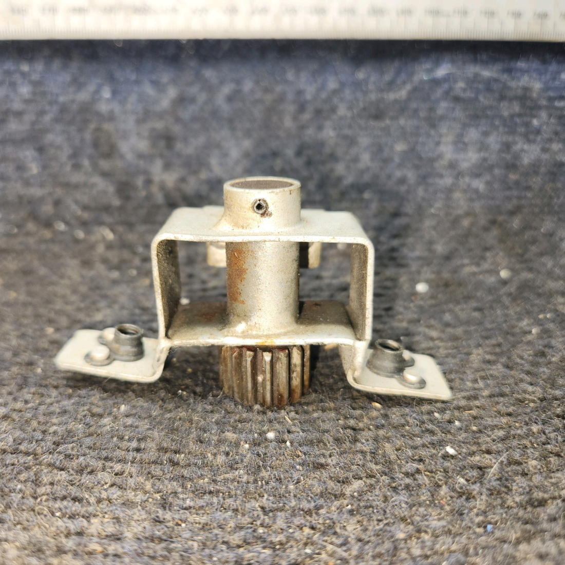 Used aircraft parts for sale, 0412066-1 cessna 150G Cabin Door Rotary Clutch Assembly