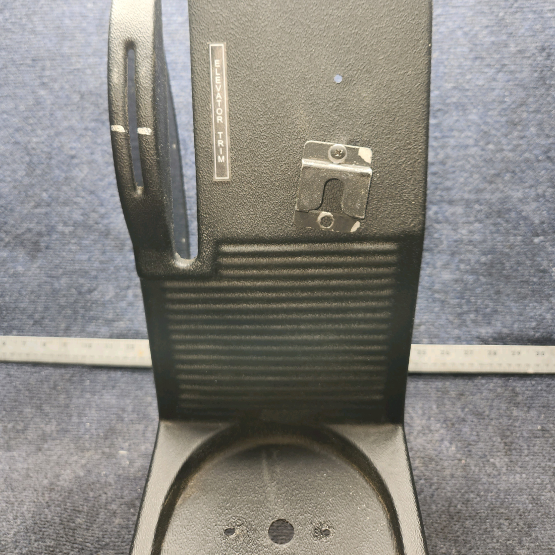 Used aircraft parts for sale, 0500233-1 CESSNA 172K CENTER CONSOLE COVER