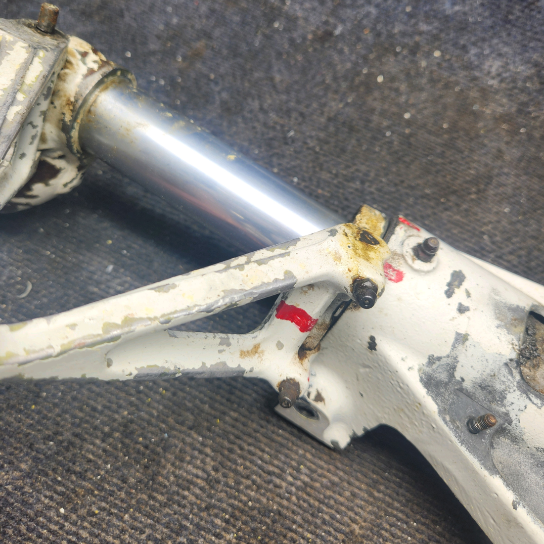 Used aircraft parts for sale, 33-820010 Beechcraft 35-33 Nose Gear Shock Strut Assembly