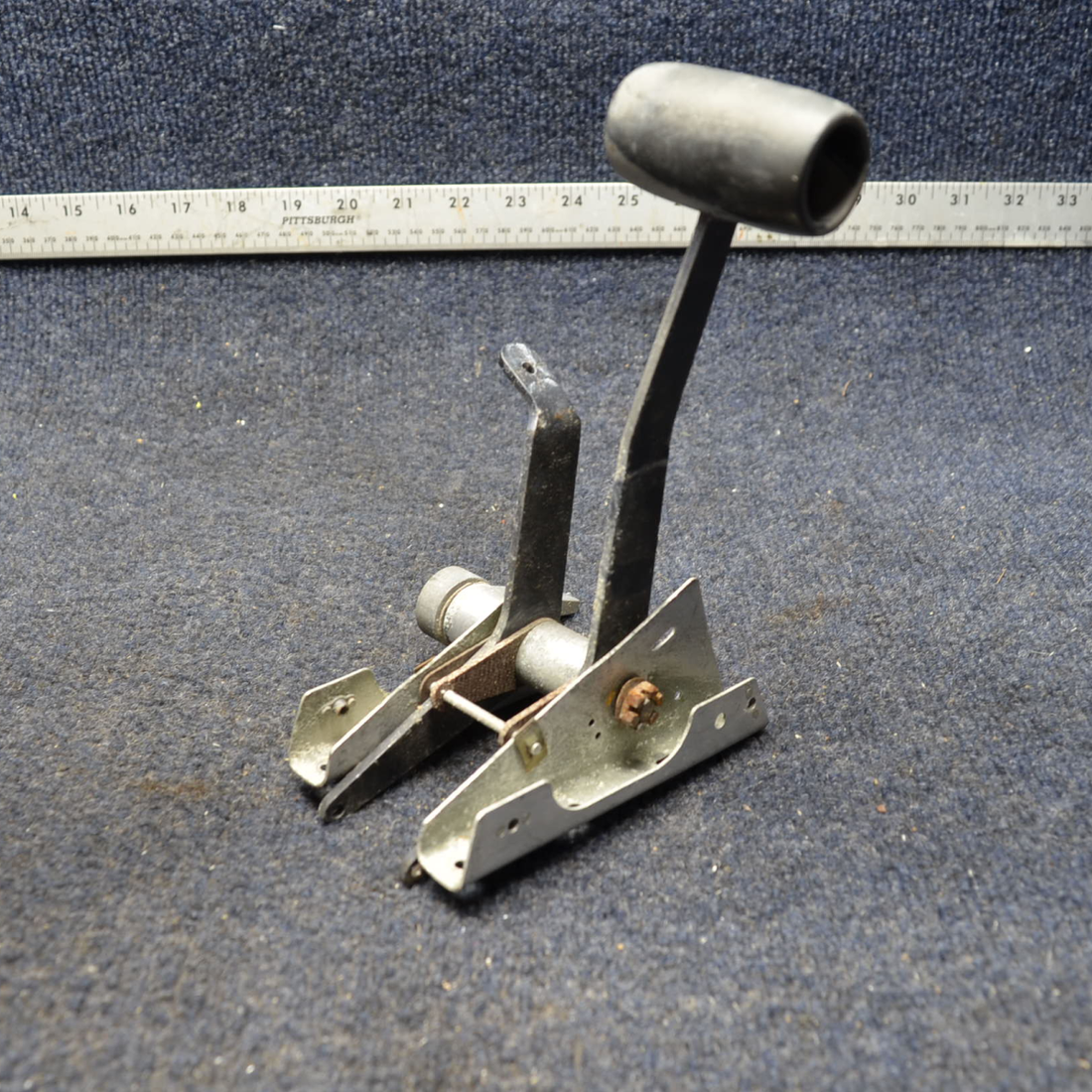 Used aircraft parts for sale, 65850-000 PIPER PA28-140 ENGINE CONTROL QUADRANT