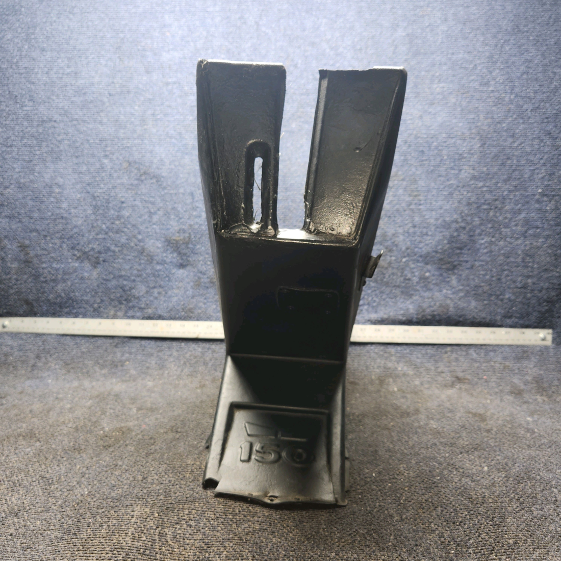 Used aircraft parts for sale, 0411004-1 cessna 150G Center Console Cover