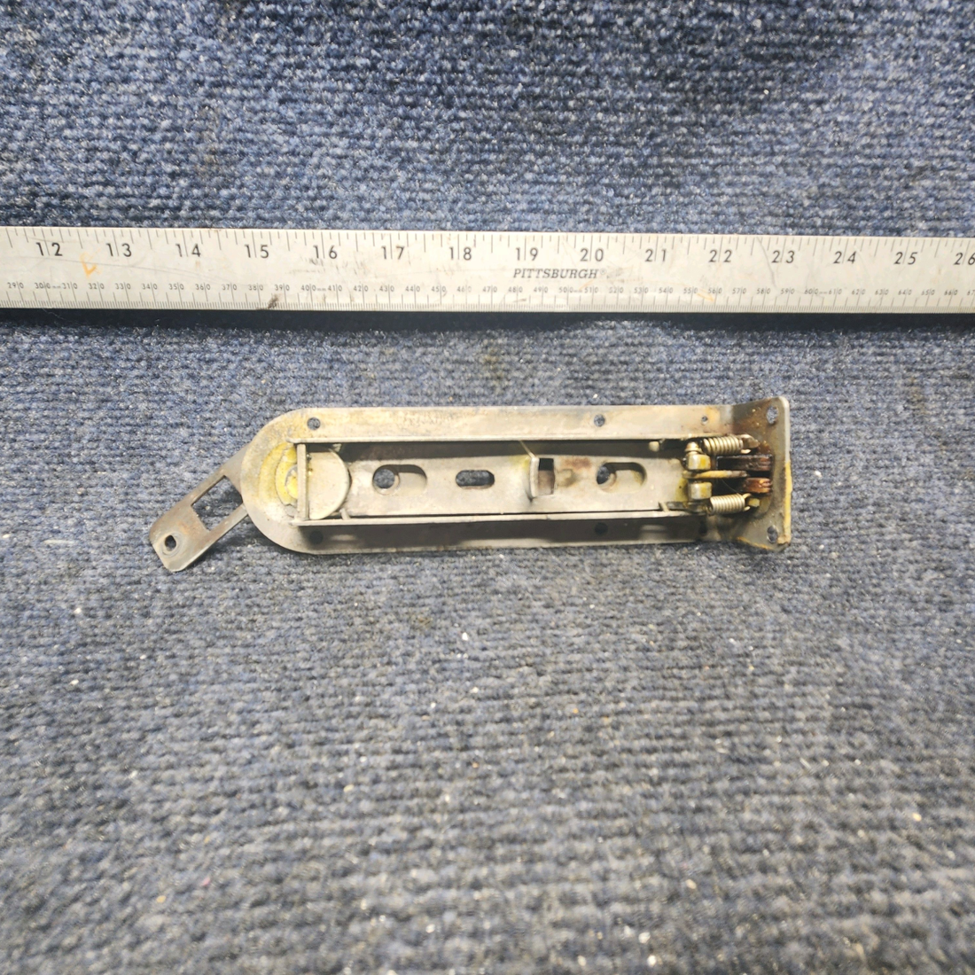 Used aircraft parts for sale, 1040-B Beechcraft A23A Musketeer Custom III DECKER DOOR LATCH