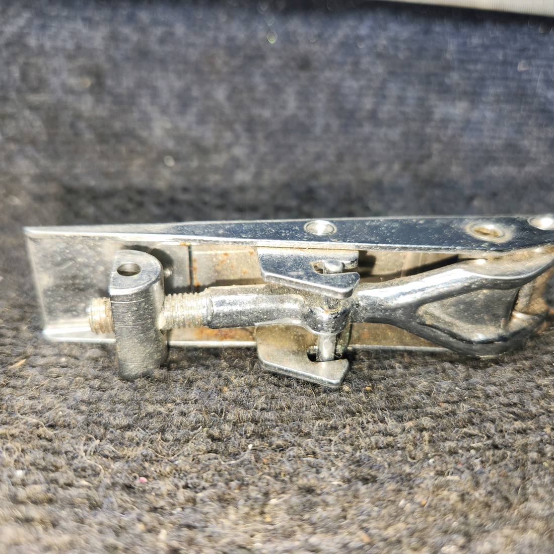 Used aircraft parts for sale, 60-384013 Beechcraft 95-B55 Nose Baggage Door Latch Assembly