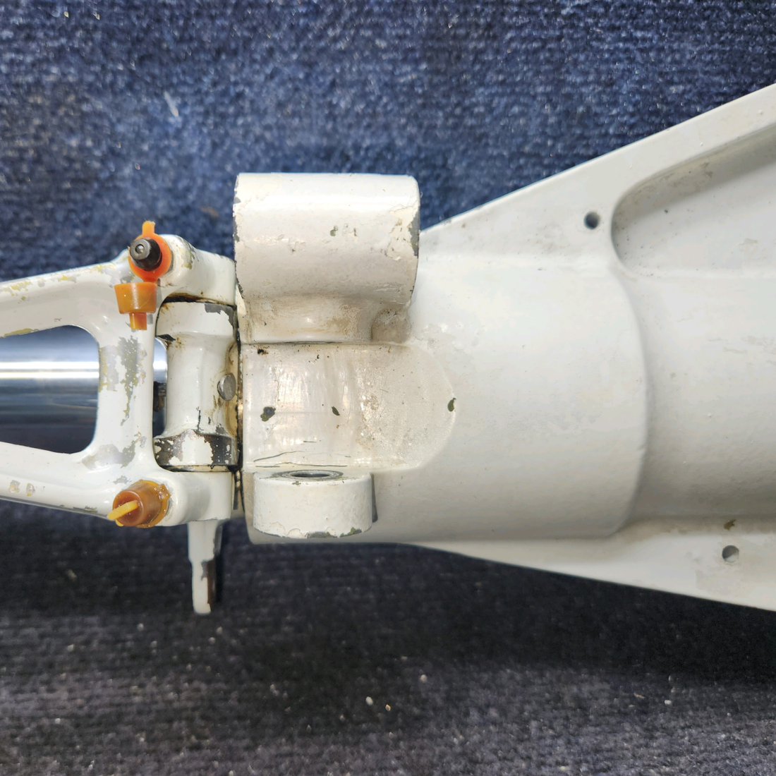 Used aircraft parts for sale, 36-820020-3 BEECHCRAFT 95-55B Nose Gear Assy