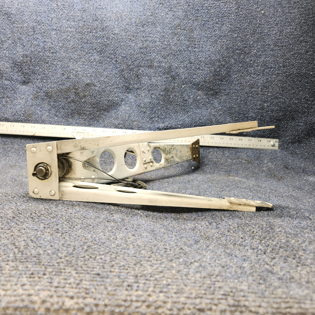 Used aircraft parts for sale, 65244-000, 65245-000, 65246-000 Piper PA28-140 Stabilator Trim Control and Shaft