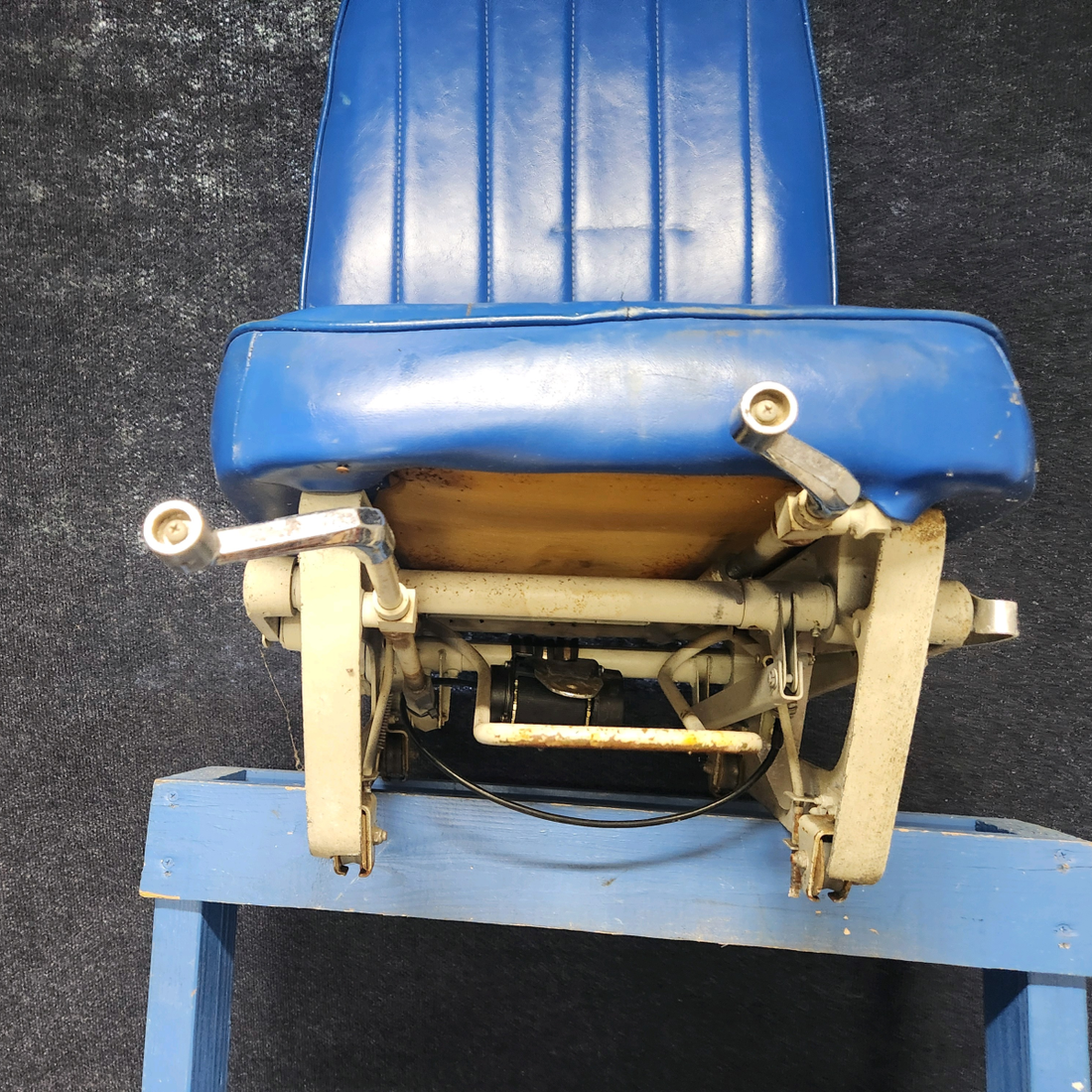 Used aircraft parts for sale, 0514142-1 cessna 172N Infinite Adjust Pilot Front Seat Assembly