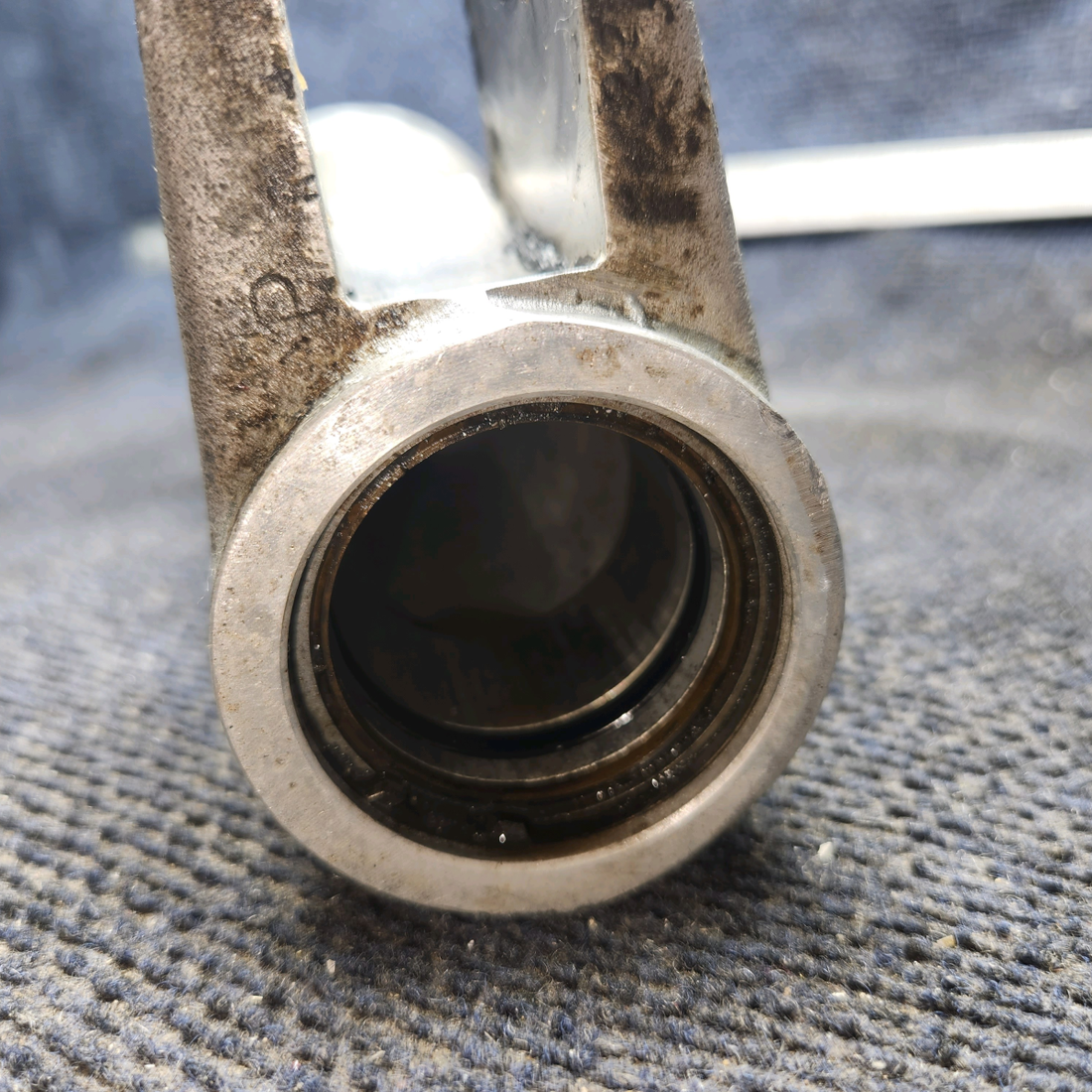 Used aircraft parts for sale, 65319-004 Piper PA-28-140 Main Gear Cylinder