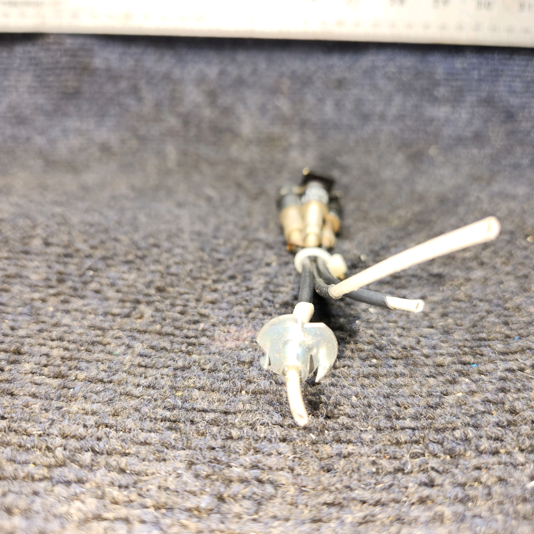 Used aircraft parts for sale, 20-0146 GRIMES Beechcraft C23 SUNDOWNER Aircraft Instrument Post Light With Red Lens - 12 Volts