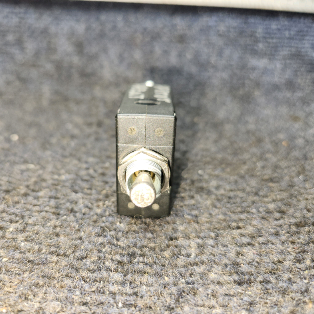 Used aircraft parts for sale, W31X2M1G15 Tyco Electronics W31 Series PIPER PA-24-250 Circuit  Breaker - 15 Amps
