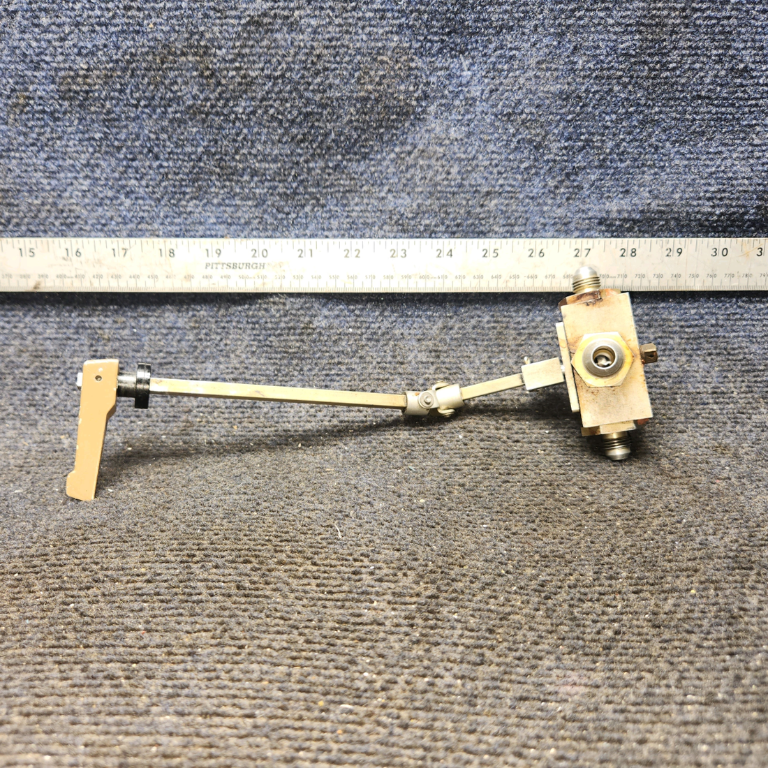 Used aircraft parts for sale, 0513120-6 Cessna 172E Selector Valve Assembly with Shaft, Handle