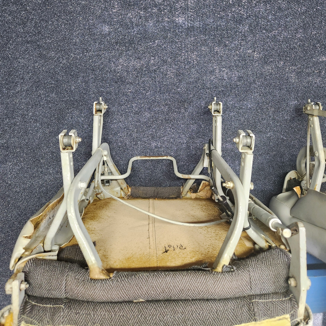 Used aircraft parts for sale, 0511411-1 / 0514170-3 CESSNA C172RG C172RG PILOT-COPILOT AND REAR SEAT SEE PHOTOS FOR DETAILS