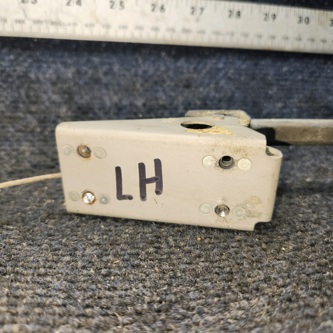 Used aircraft parts for sale, H2532-15 Beechcraft C23 SUNDOWNER Interior Door Latch Assembly