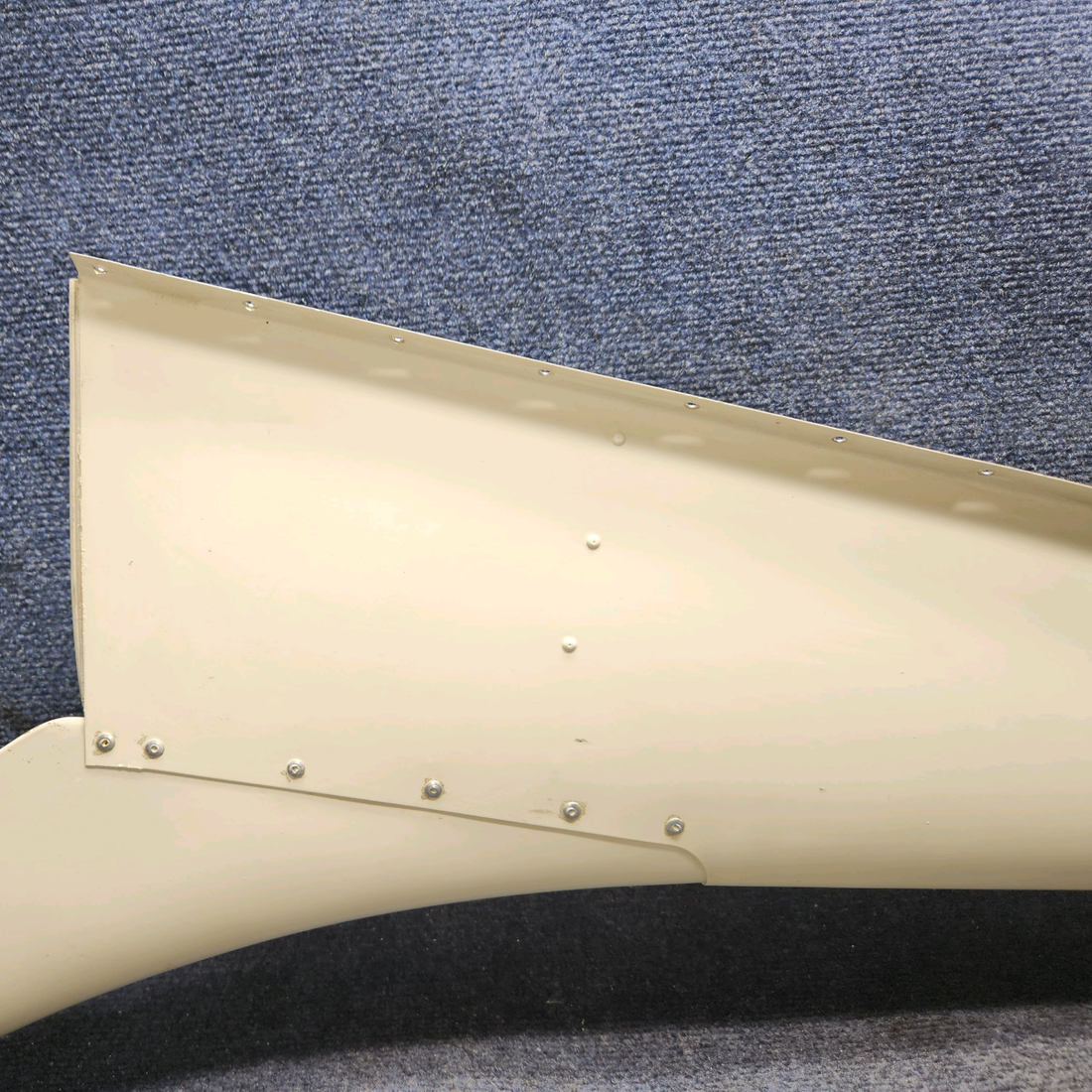 Used aircraft parts for sale, 0531006-76 , 0531012-1 CESSNA 172K DORSAL FIN