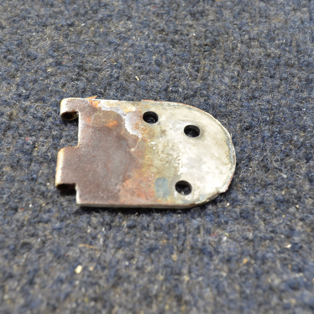 Used aircraft parts for sale, 0511237-1 Cessna C175 CABIN HINGE ASSY UPPER LH HALF PILOT