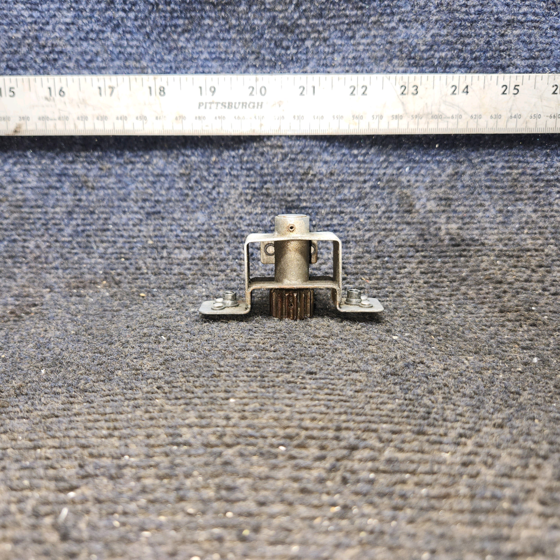 Used aircraft parts for sale, 0412066-1 cessna 150G Cabin Door Rotary Clutch Assembly