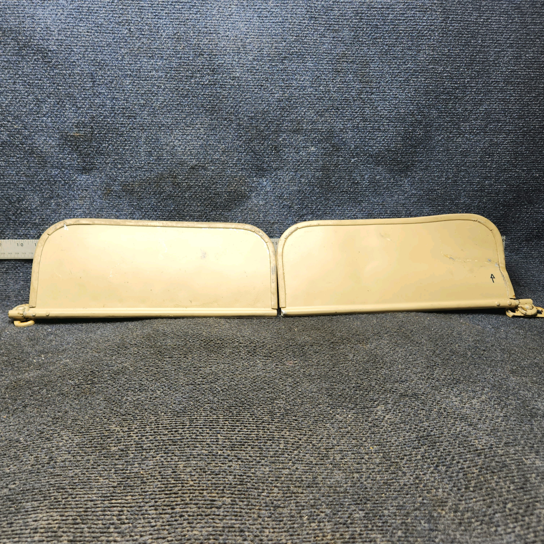 Used aircraft parts for sale, 0713011-13 Cessna 172 Sun-Visor Set LH & RH with brackets (Dent)