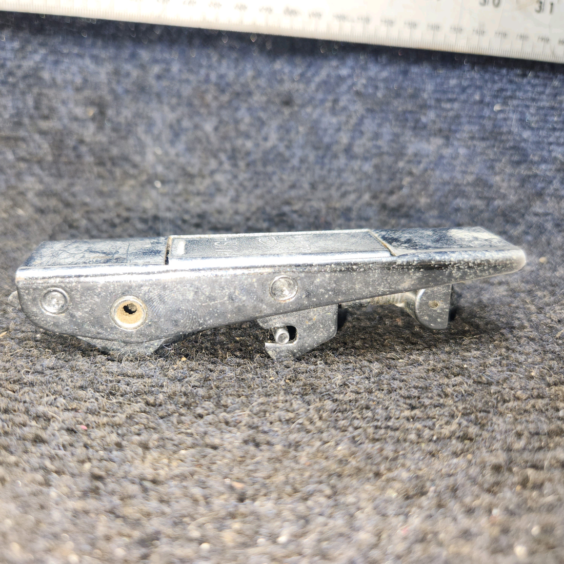 Used aircraft parts for sale, 60-384013 Beechcraft 95-B55 Nose Baggage Door Latch Assembly